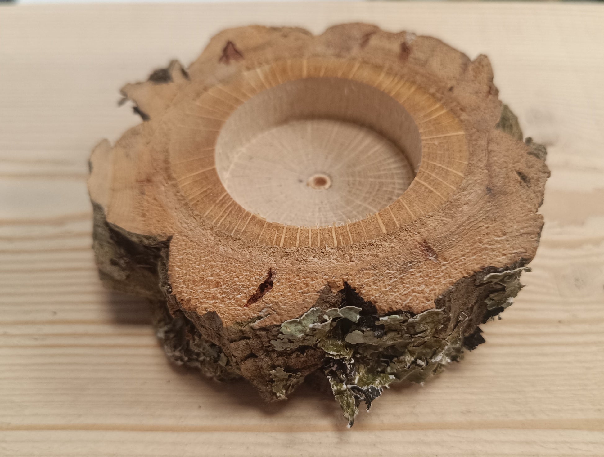 BOUGEOIR EN BOIS LIEGE A FLEUR DE LIEGE
