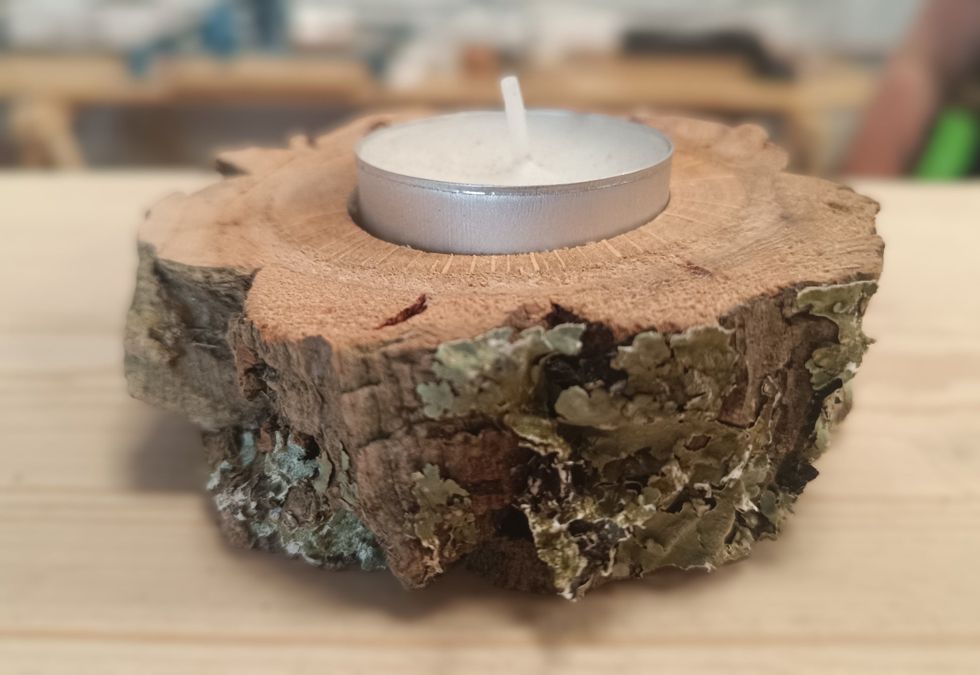 BOUGEOIR EN BOIS LIEGE A FLEUR DE LIEGE